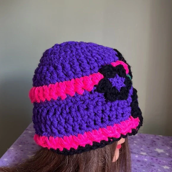Crochet flower beanie medium acrylic double strings new - Picture 9 of 9